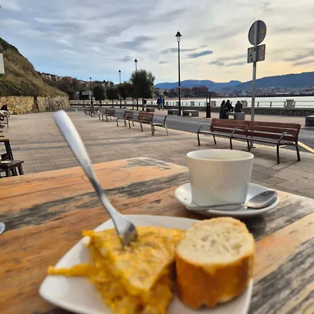 Homestay Center 90's Parking Bilbao