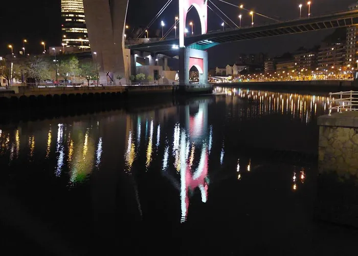 Homestay Center 90's Parking Bilbao