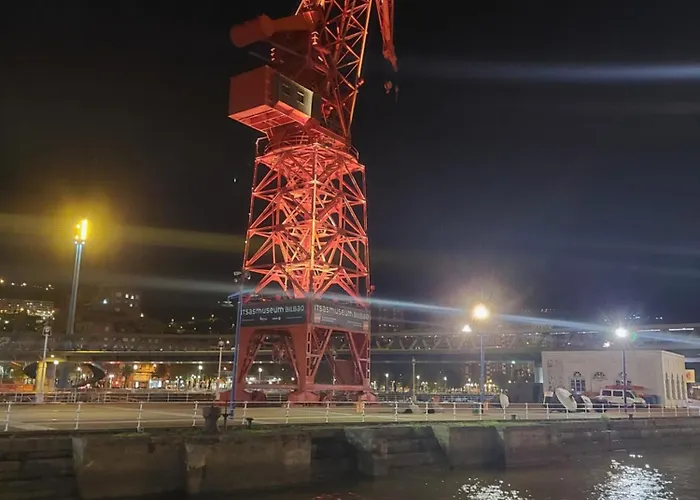 Center 90's Parking * Bilbao