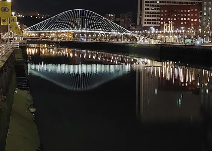 Center 90's Parking ホームステイ *