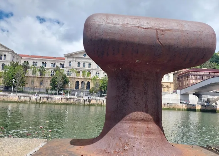 Center 90's Parking * ビルバオ