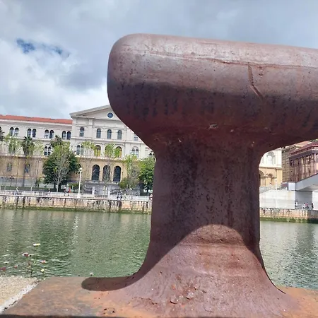 Center 90's Parking * Μπιλμπάο